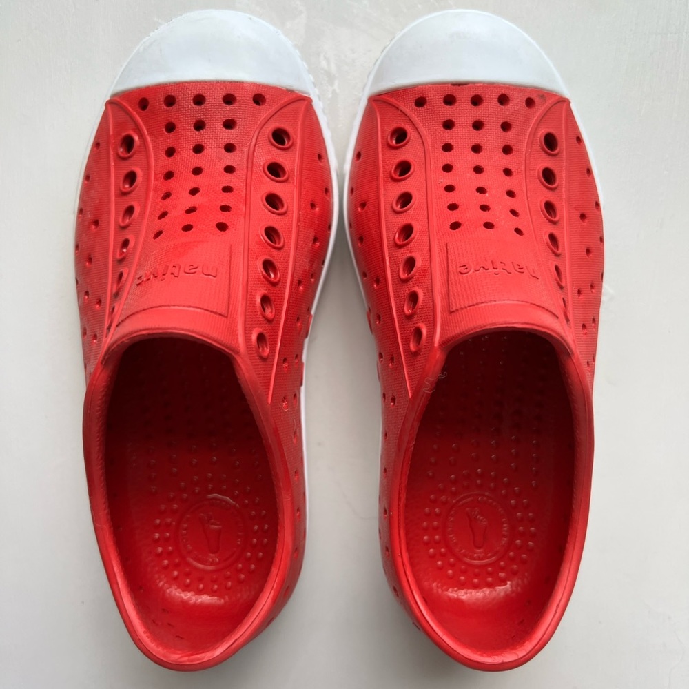 Native unisex Jefferson shoe toddler, size 10 in Torch Red